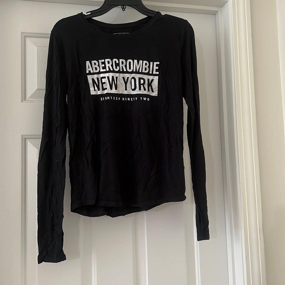 Abercrombie long sleeve with thumb holes 🖤